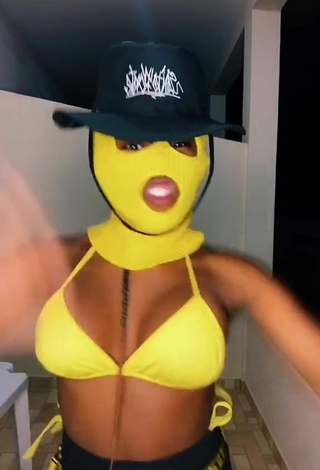 3. Sexy MC Soffia Shows Cleavage in Yellow Bikini Top and Bouncing Tits