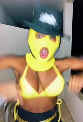 5. Sexy MC Soffia Shows Cleavage in Yellow Bikini Top and Bouncing Tits