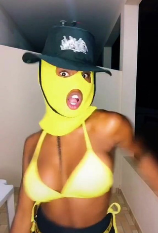 6. Sexy MC Soffia Shows Cleavage in Yellow Bikini Top and Bouncing Tits