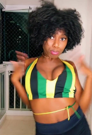 4. Luscious MC Soffia Shows Cleavage in Striped Crop Top and Bouncing Tits