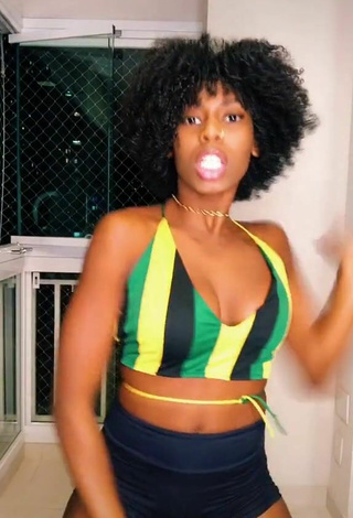 5. Luscious MC Soffia Shows Cleavage in Striped Crop Top and Bouncing Tits