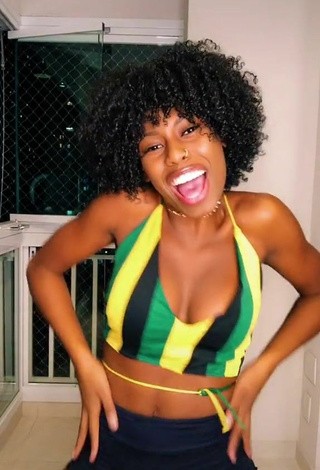 6. Luscious MC Soffia Shows Cleavage in Striped Crop Top and Bouncing Tits