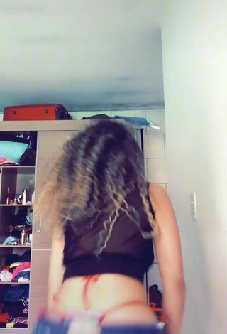 3. Hottest Michele Monteiro in Black Crop Top while Twerking