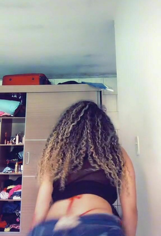 6. Hottest Michele Monteiro in Black Crop Top while Twerking