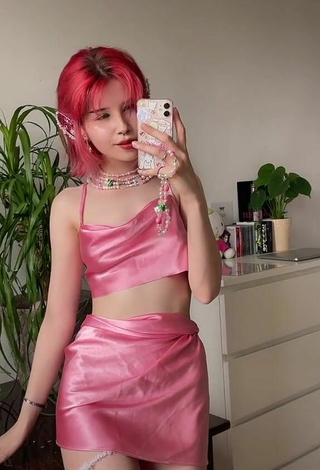 6. Luscious Oli Różycka in Pink Crop Top