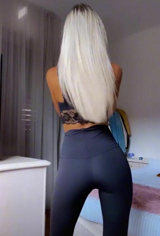 4. Sexy Nadejda Sendrea Shows Butt