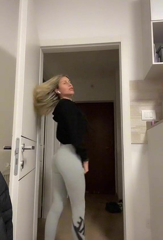 Hot Nadejda Sendrea Shows Butt