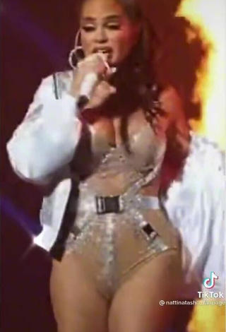 6. Sultry Natti Shows Cleavage in Bodysuit