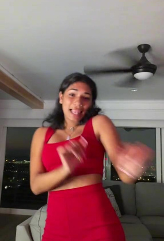 4. Luscious Ayiana Randolph Shows Cleavage in Checkered Crop Top and Bouncing Tits