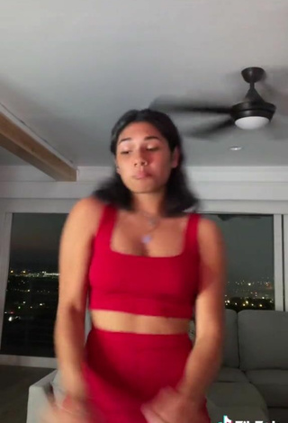 6. Luscious Ayiana Randolph Shows Cleavage in Checkered Crop Top and Bouncing Tits