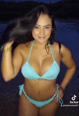 1. Luscious Renee Blimgiz Shows Cleavage in Blue Bikini