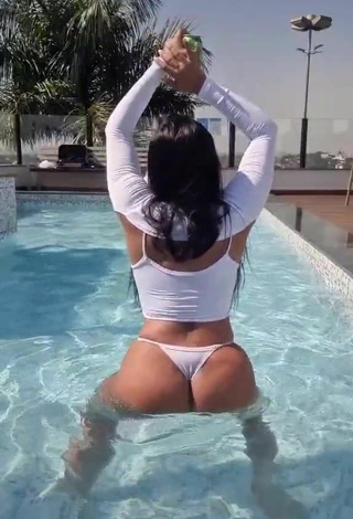 4. Titillating Renee Blimgiz Shows Big Butt at the Swimming Pool