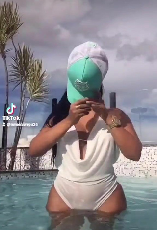 Hottest Renee Blimgiz Shows Big Butt at the Swimming Pool