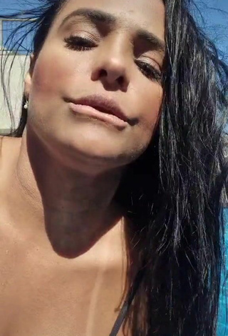 6. Hot Renee Blimgiz Shows Nipples at the Swimming Pool