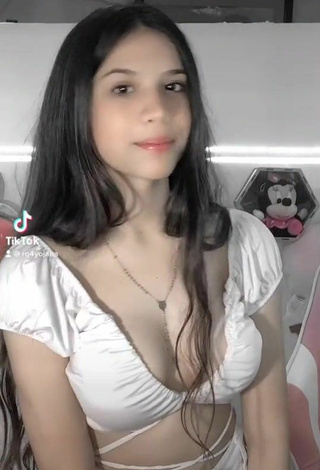 Sexy Yojana Hoyos Shows Cleavage in White Crop Top and Bouncing Tits