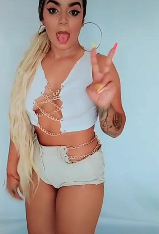 Sultry Soypierag2 Shows Cleavage in White Crop Top while Twerking