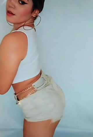 3. Sultry Soypierag2 Shows Cleavage in White Crop Top while Twerking