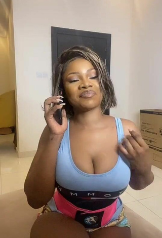 2. Luscious Tacha Shows Cleavage in Blue Crop Top