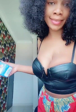 5. Sultry Tacha Shows Cleavage in Crop Top