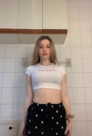 Tiana Everdeen in Hot White Crop Top while Twerking