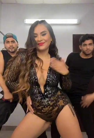 Titillating Thamara Gómez Shows Cleavage in Black Overall