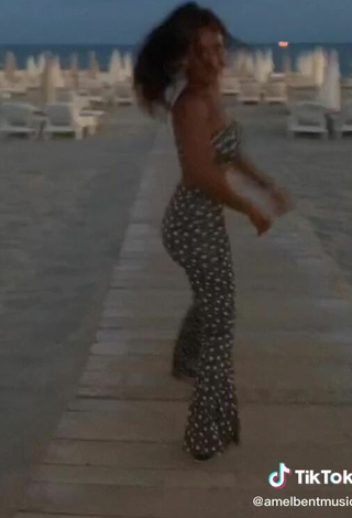 3. Sultry Amel Bent Shows Butt at the Beach