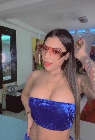 3. Sexy Anyuri Lozano Shows Cleavage in Blue Tube Top