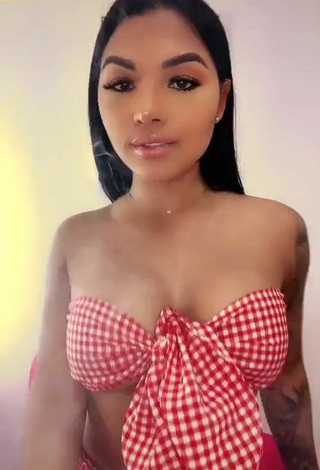 2. Fine Anyuri Lozano Shows Cleavage in Sweet Checkered Crop Top