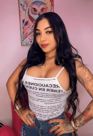 4. Hot Anyuri Lozano Shows Cleavage in Top (Side Boob)