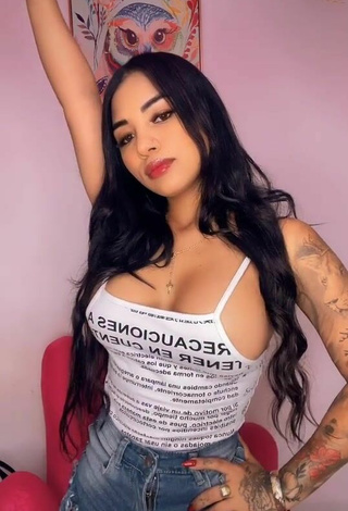 6. Hot Anyuri Lozano Shows Cleavage in Top (Side Boob)