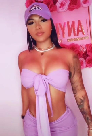 4. Sexy Anyuri Lozano Shows Cleavage in Purple Crop Top