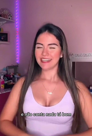 6. Sweetie Chara Yasmin Shows Cleavage in White Crop Top and Bouncing Boobs