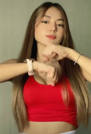 4. Sexy Eaaayyy Shows Cleavage in Red Crop Top and Bouncing Breasts