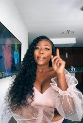 3. Sexy Airionna Lynch Shows Cleavage in Pink Top