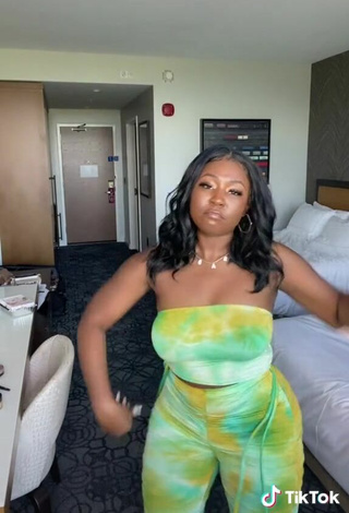 5. Luscious Airionna Lynch in Crop Top and Bouncing Boobs