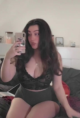 Simone Shows Cleavage in Sexy Black Crop Top