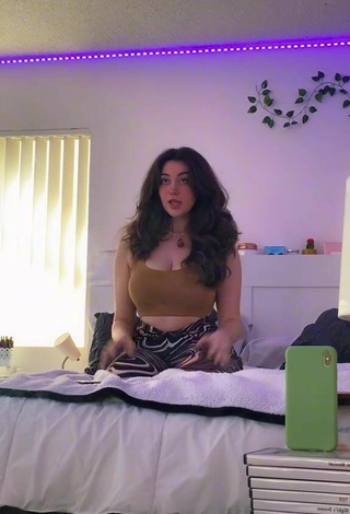 5. Lovely Simone Shows Cleavage in Olive Crop Top