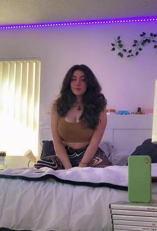 6. Lovely Simone Shows Cleavage in Olive Crop Top