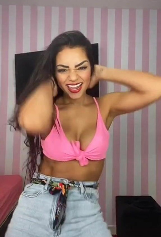 4. Fine Ingrid Muniz Shows Cleavage in Sweet Pink Bikini Top