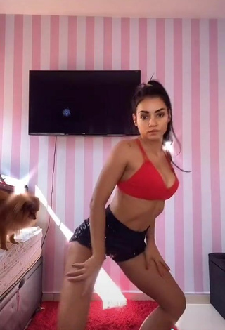 2. Lovely Ingrid Muniz Shows Cleavage in Red Bikini Top while Twerking