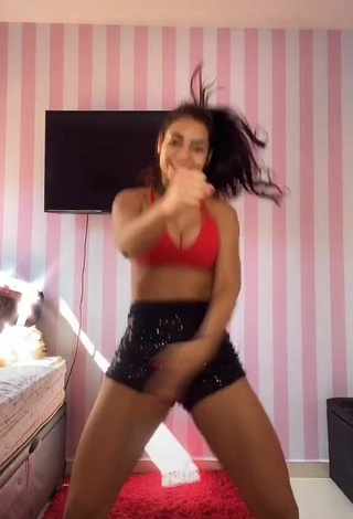 5. Seductive Ingrid Muniz in Red Bikini Top while Twerking