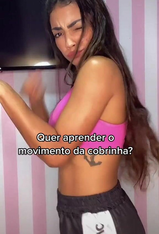 4. Titillating Ingrid Muniz Shows Cleavage in Pink Sport Bra