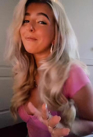 5. Sultry Isabel Taffs Shows Cleavage in Pink Crop Top