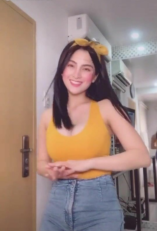 2. Sexy Karen Anne Tuazon Shows Cleavage in Crop Top