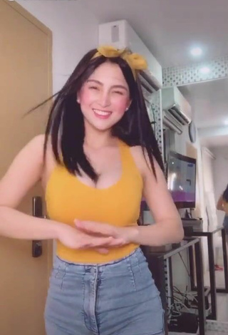 3. Sexy Karen Anne Tuazon Shows Cleavage in Crop Top