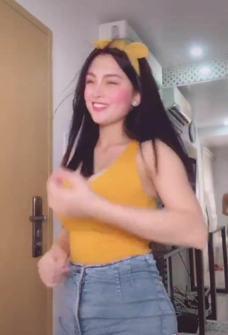 4. Sexy Karen Anne Tuazon Shows Cleavage in Crop Top