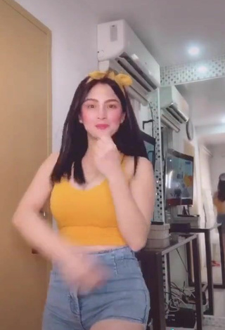 5. Sexy Karen Anne Tuazon Shows Cleavage in Crop Top