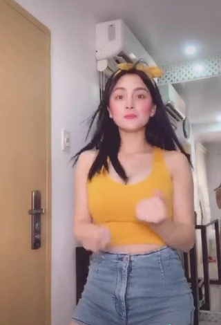 6. Sexy Karen Anne Tuazon Shows Cleavage in Crop Top