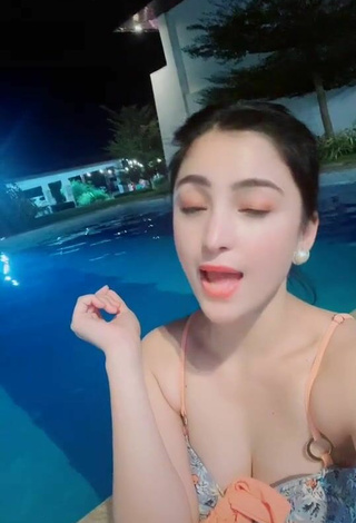 Dazzling Karen Anne Tuazon Shows Cleavage at the Swimming Pool