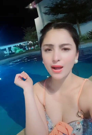 2. Dazzling Karen Anne Tuazon Shows Cleavage at the Swimming Pool